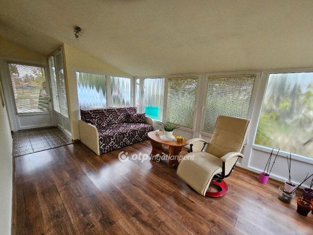 Eladó családi ház, Tiszaföldváron 44.5 M Ft, 2+3 szobás