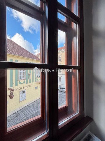 Eladó téglalakás, Sopronban 63.5 M Ft, 2 szobás