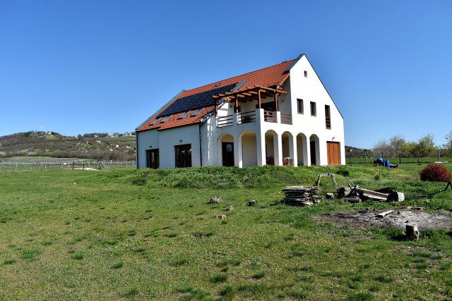 Eladó családi ház, Pécselyen 449 M Ft, 6 szobás