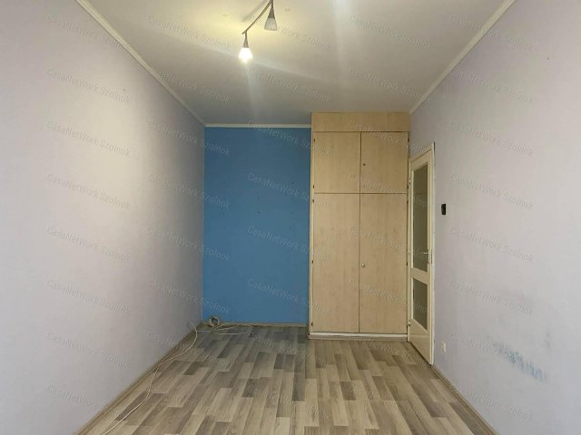 Eladó panellakás, Szolnokon 25.9 M Ft, 2 szobás