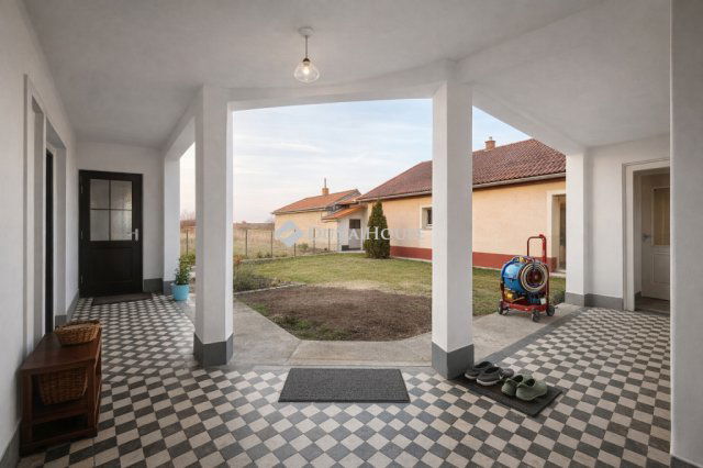 Eladó családi ház, Újhartyánon 50 M Ft, 3 szobás