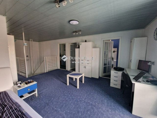 Eladó családi ház, Martonvásáron 139.99 M Ft, 6 szobás