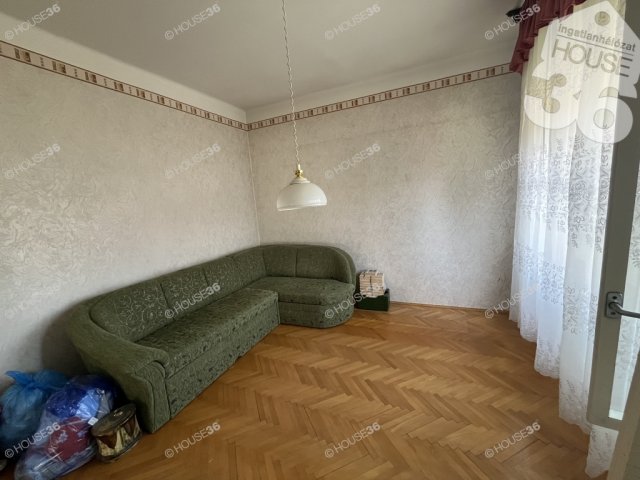 Eladó családi ház, Solton 57 M Ft, 5 szobás