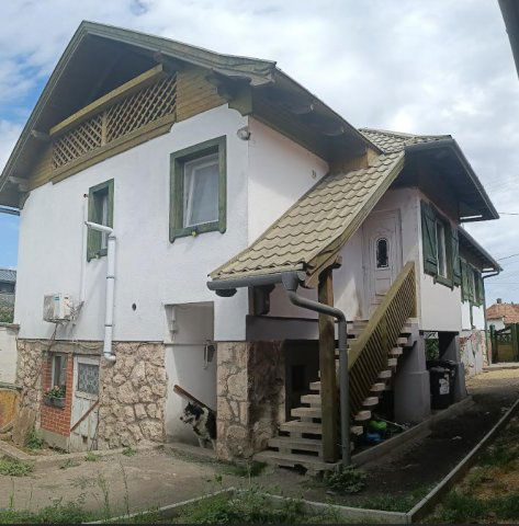 Eladó családi ház, Táton 87 M Ft, 5 szobás