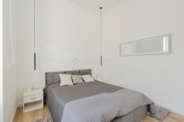 Eladó téglalakás, Budapesten, VI. kerületben 145 M Ft, 3 szobás