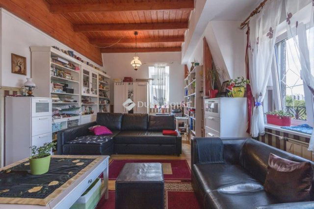 Eladó családi ház, Budapesten, XV. kerületben 198 M Ft, 8 szobás