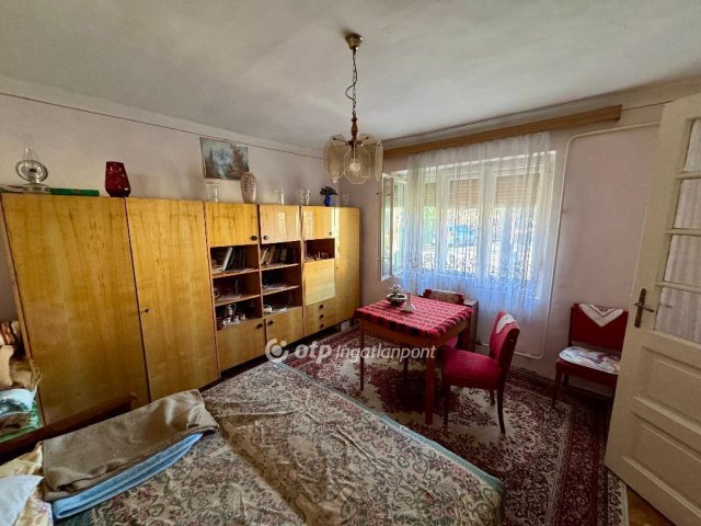 Eladó családi ház, Szegeden 63 M Ft, 2 szobás