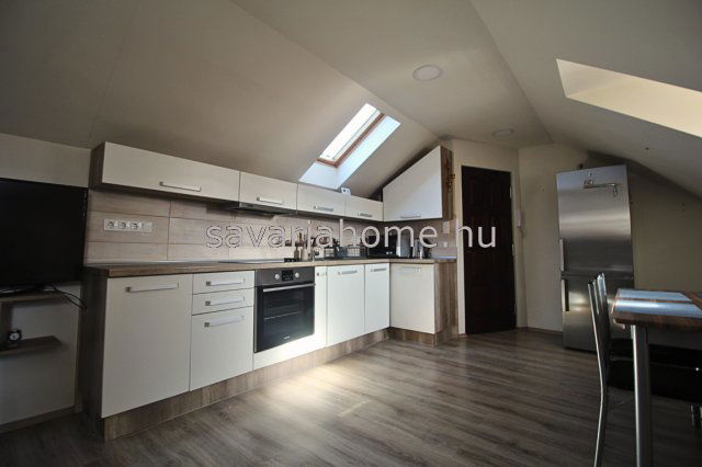 Eladó téglalakás, Kőszegen 36.5 M Ft, 2 szobás