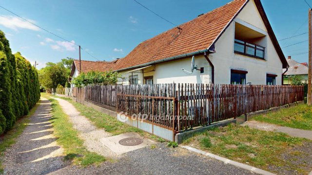 Eladó családi ház, Mezőcsáton 15.5 M Ft, 3 szobás