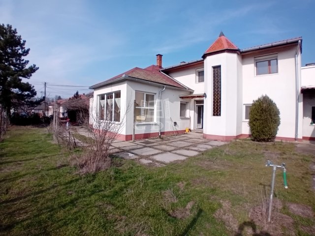 Eladó családi ház, Baján 48 M Ft, 5 szobás