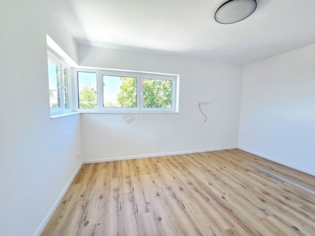 Eladó téglalakás, Pécsett 62.9 M Ft, 2 szobás