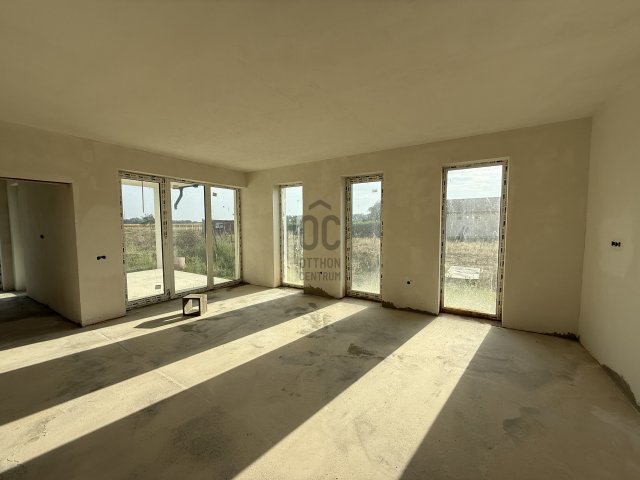 Eladó ikerház, Nyíregyházán 80 M Ft, 4 szobás
