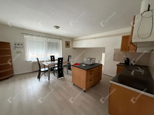 Eladó családi ház, Zalaegerszegen 59.9 M Ft, 6 szobás