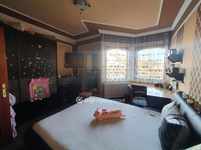 Eladó családi ház, Hosszúpályin 129 M Ft, 4+1 szobás