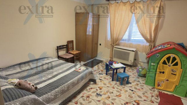 Eladó családi ház, Sándorfalván 67 M Ft, 6 szobás