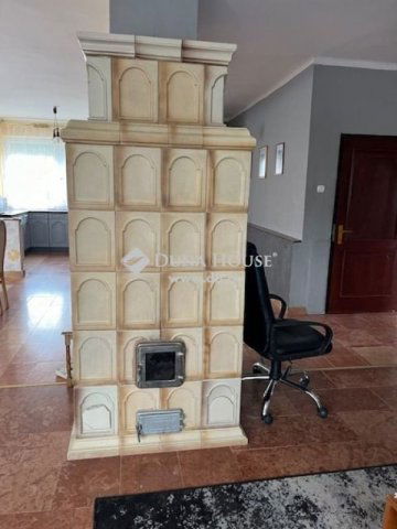 Eladó családi ház, Balatonfenyvesen 224 M Ft, 9 szobás