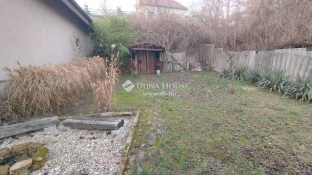 Eladó családi ház, Százhalombattán 75 M Ft, 5 szobás