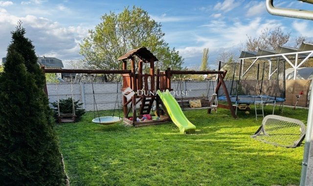 Eladó ikerház, Szigetszentmiklóson 150 M Ft, 5 szobás