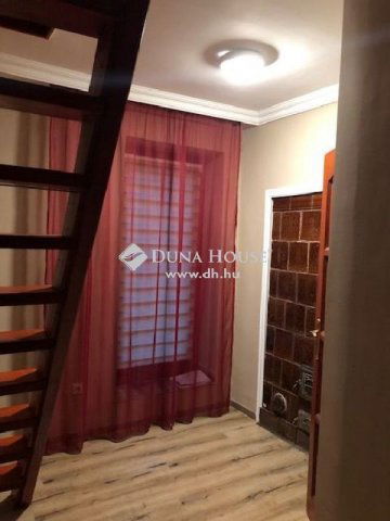 Eladó családi ház, Szadán 130 M Ft, 3 szobás