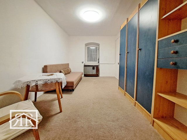 Kiadó téglalakás, albérlet, Szegeden, Öthalom utcában