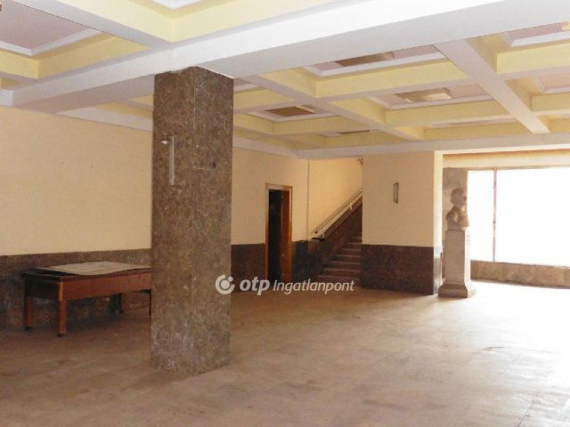 Eladó hotel, Miskolcon, Újgyőri főtéren 369 M Ft