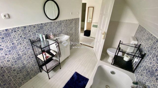 Eladó családi ház, Siklóson 98 M Ft, 4 szobás