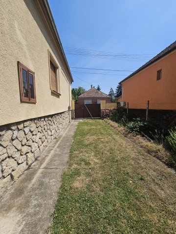 Eladó családi ház, Pápán 55.9 M Ft, 2+1 szobás