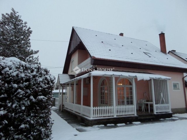 Eladó családi ház, Szentlőrincen 79.9 M Ft, 5 szobás