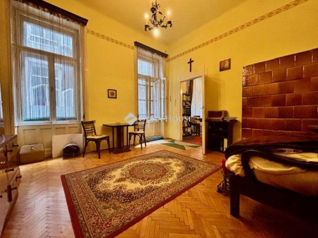 Eladó téglalakás, Budapesten, IX. kerületben, Bakáts téren