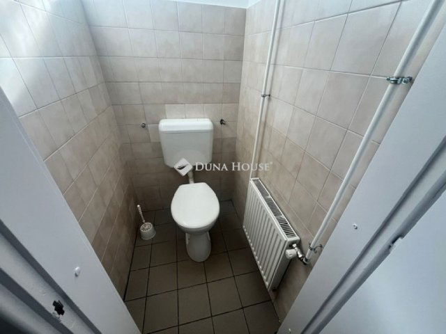Kiadó családi ház, albérlet, Kecskeméten 400 E Ft / hó