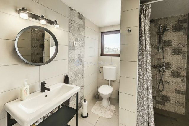 Eladó családi ház, Kecskeméten 199 M Ft, 9 szobás