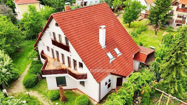 Eladó családi ház, Alsóörsön 254 M Ft, 10+5 szobás