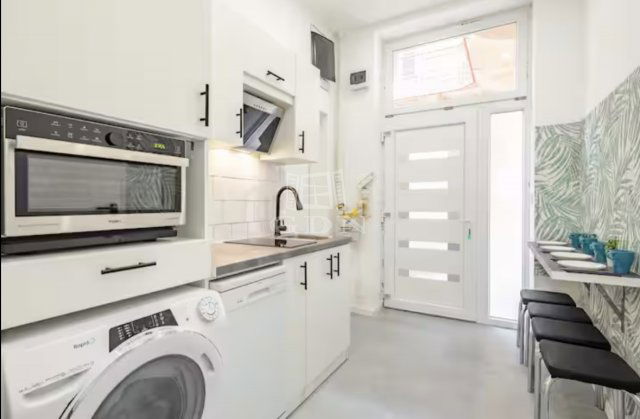 Eladó téglalakás, Budapesten, VIII. kerületben 165 M Ft