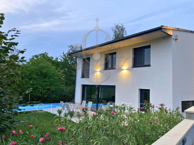 Eladó családi ház, Szentendrén 295 M Ft, 4+1 szobás