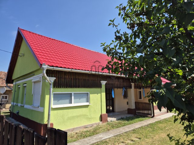 Eladó családi ház, Tiszacsegén 16.5 M Ft, 2 szobás