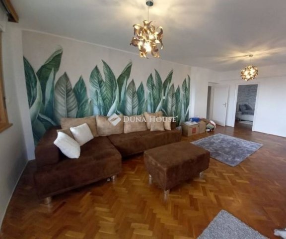 Eladó téglalakás, Pécsett 69 M Ft, 2 szobás