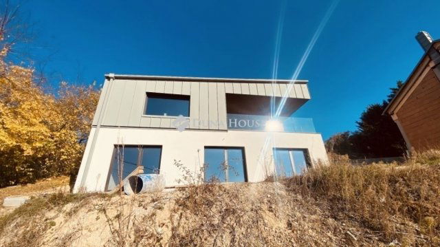 Eladó családi ház, Csömörön 245 M Ft, 4 szobás