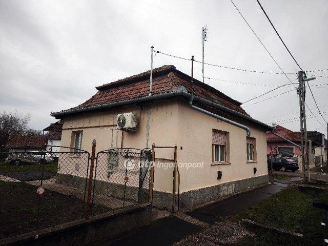 Eladó családi ház, Szolnokon 49 M Ft, 2 szobás