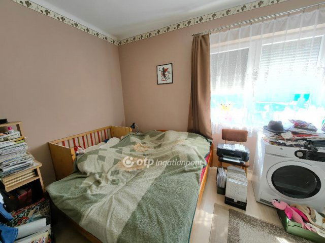 Eladó családi ház, Kisújszálláson 23 M Ft, 2 szobás