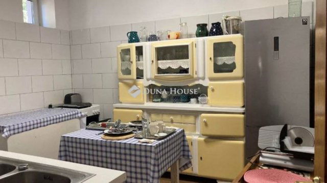 Eladó családi ház, Parádon 170 M Ft, 10 szobás