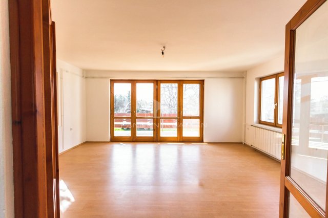 Eladó családi ház, Velencén 97.9 M Ft, 6 szobás