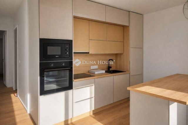 Eladó családi ház, Pécsett 89.9 M Ft, 4 szobás