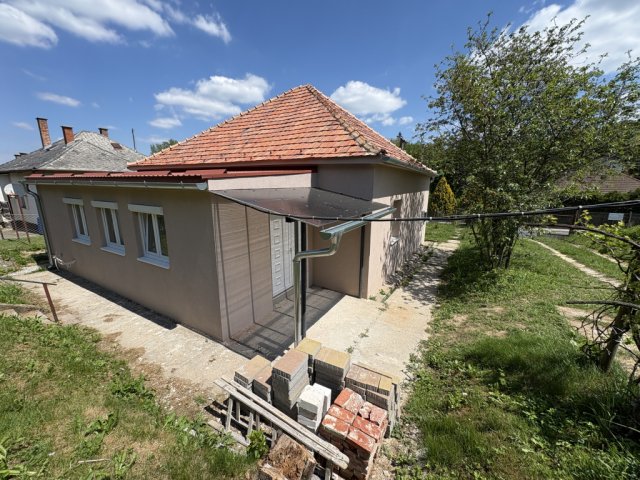 Eladó családi ház, Bázakerettyén 49.9 M Ft, 3 szobás