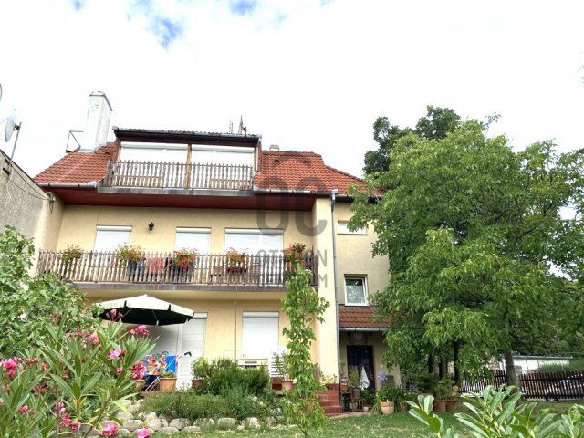 Eladó ikerház, Pécsett 198 M Ft, 7 szobás / költözzbe.hu