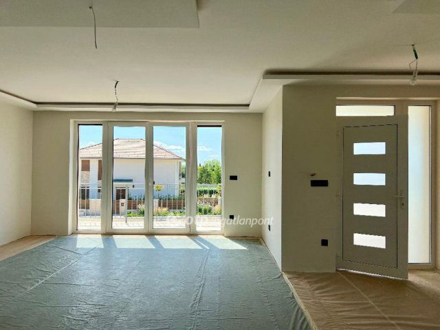 Eladó ikerház, Balatonfüreden 229.9 M Ft, 4 szobás