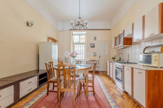 Eladó téglalakás, Budapesten, VIII. kerületben 139 M Ft