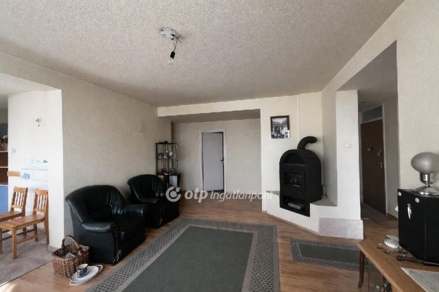 Eladó panellakás, Zalaegerszegen 74.5 M Ft, 1+4 szobás