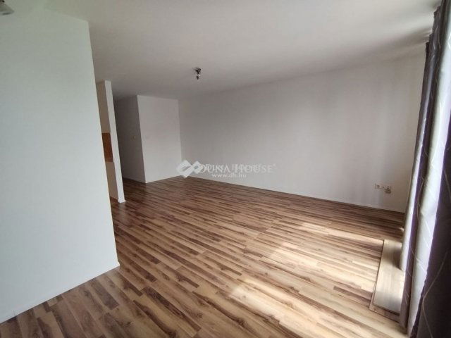 Eladó téglalakás, Szegeden 62 M Ft, 3 szobás