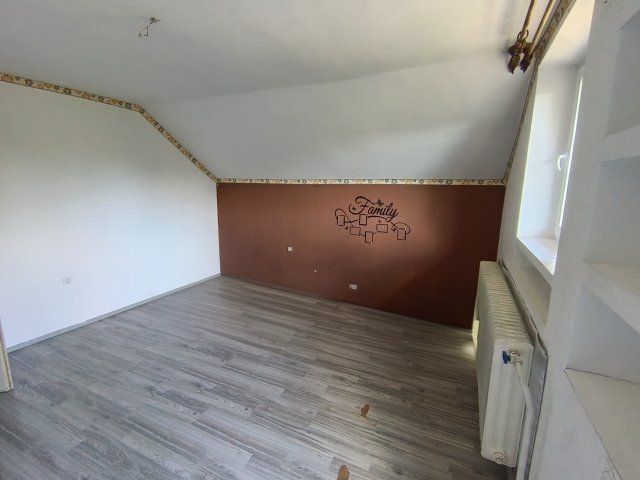 Eladó családi ház, Zircen 82.9 M Ft, 4+3 szobás