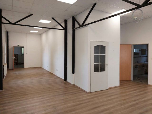 Kiadó ipari ingatlan, Pécsett, Siklósi úton 113 E Ft / hó